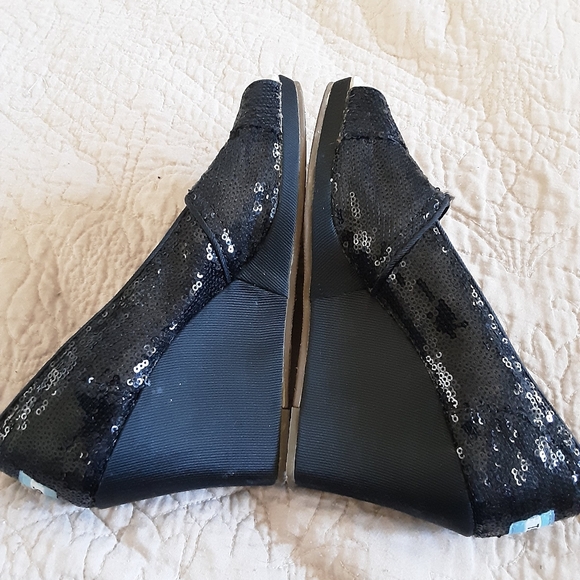 TOMS black open toe sequin covered wedge shoes. - Picture 4 of 5